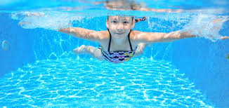 آموزش شنا در استخر هتل آتانا